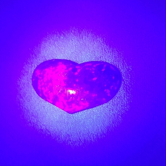 Drilled Natural ruby in fuschite heart pendant - Picture 5 of 10